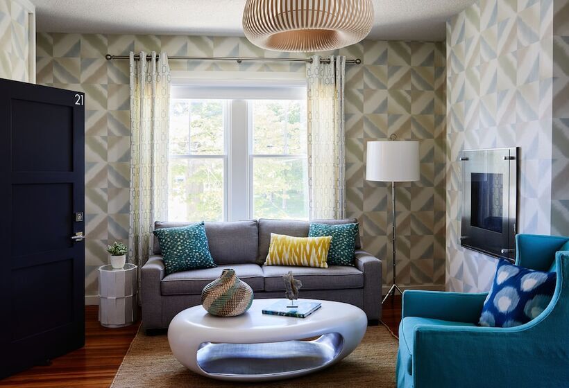 スイート, The Attwater