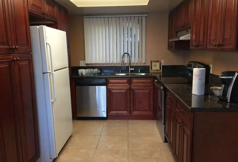 ビラホテル１ベッドルーム, The Village Palm Desert