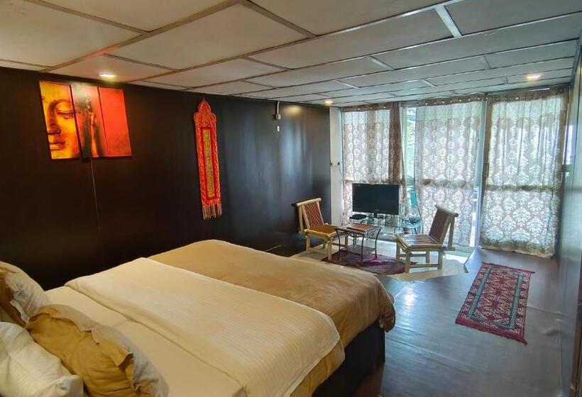غرفة ديلوكس مزودة بتراس, Mcleodganj Bed & Breakfast
