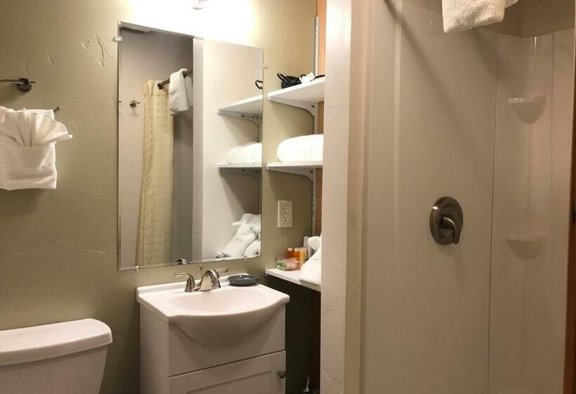 Хижина, The Pioneer Motel