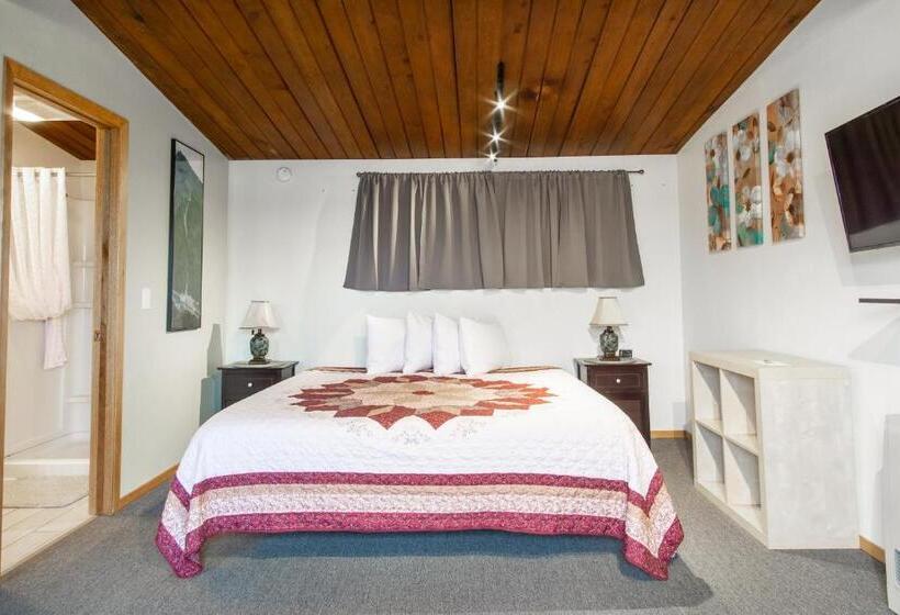 Хижина, The Pioneer Motel