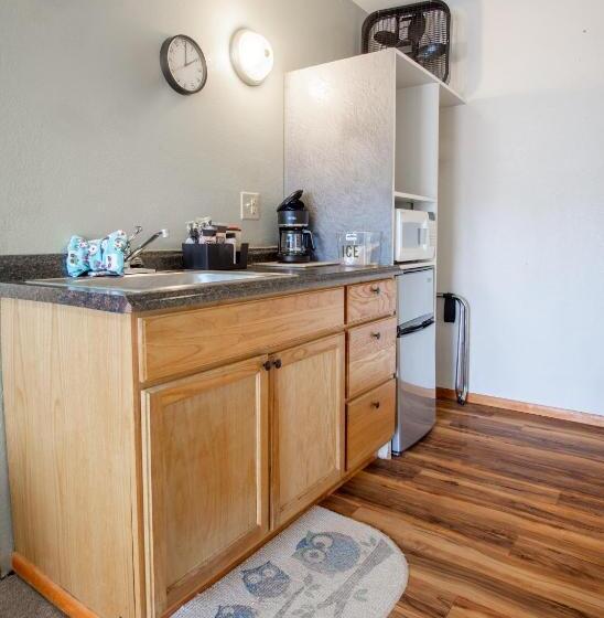 غرفة ديلوكس سرير كينج, The Pioneer Motel