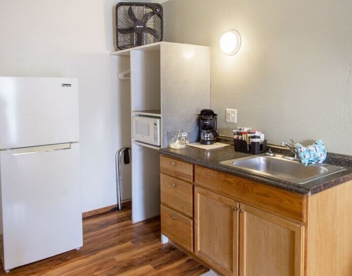 غرفه قياسيه سريرين مزدوجين, The Pioneer Motel