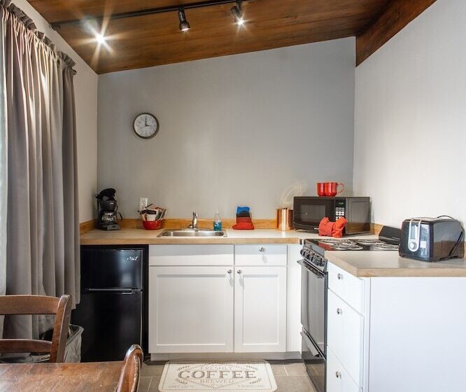 كابينة, The Pioneer Motel