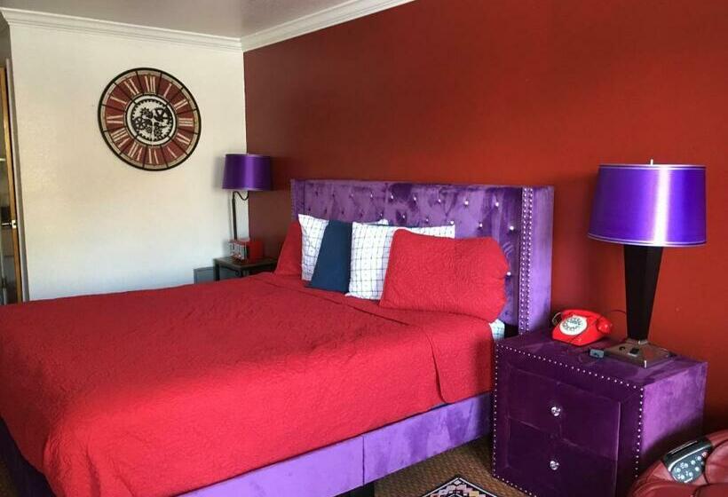 带大床的标准间, Americana Inn Motel