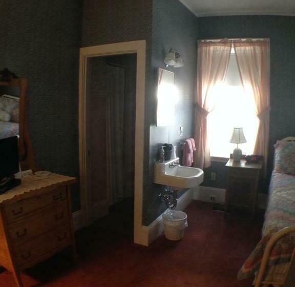 غرفة قياسية, Lantana House