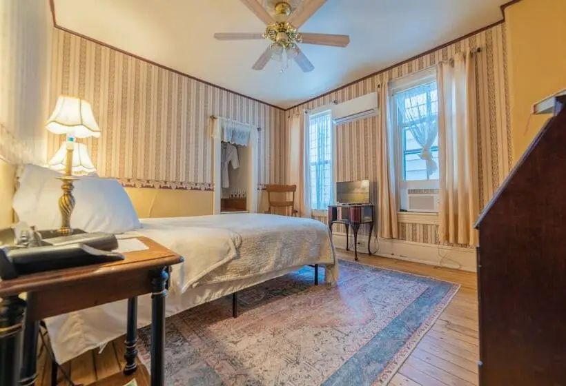 スタンダードトリプルルーム, The Maid S Quarters Bed Breakfast & Tearoom