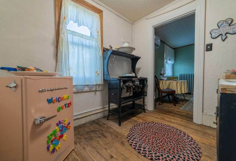 Номер Стандарт Трехместный, The Maid S Quarters Bed Breakfast & Tearoom