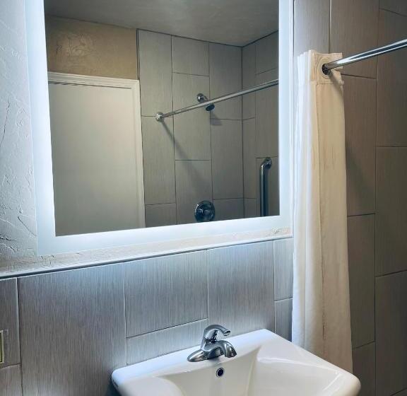 标准间, Century 21 Motel