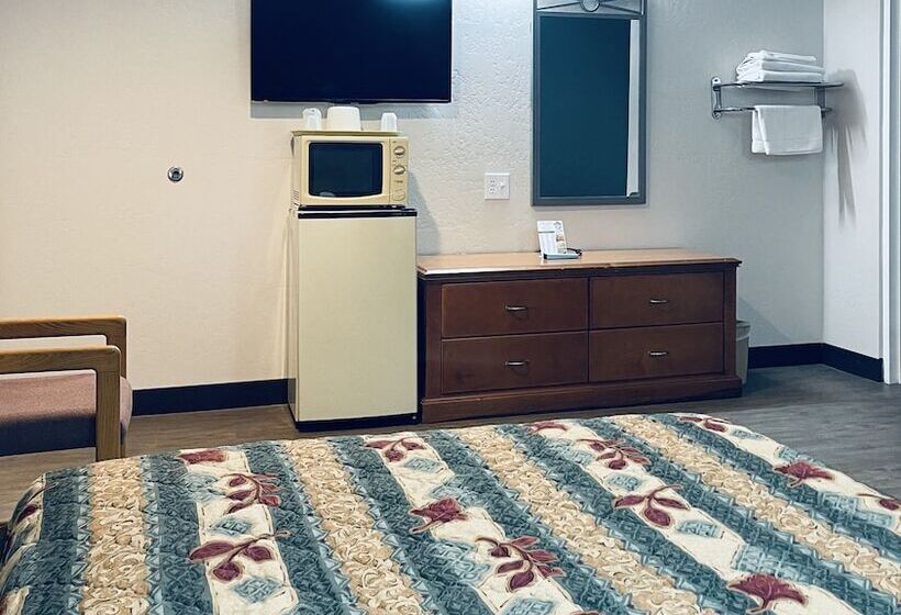 带2个双人床的标准工作室, Century 21 Motel