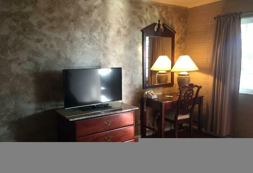 キングサイズベッドのスタンダードルーム, Delano Motel & Rv Park Beaver