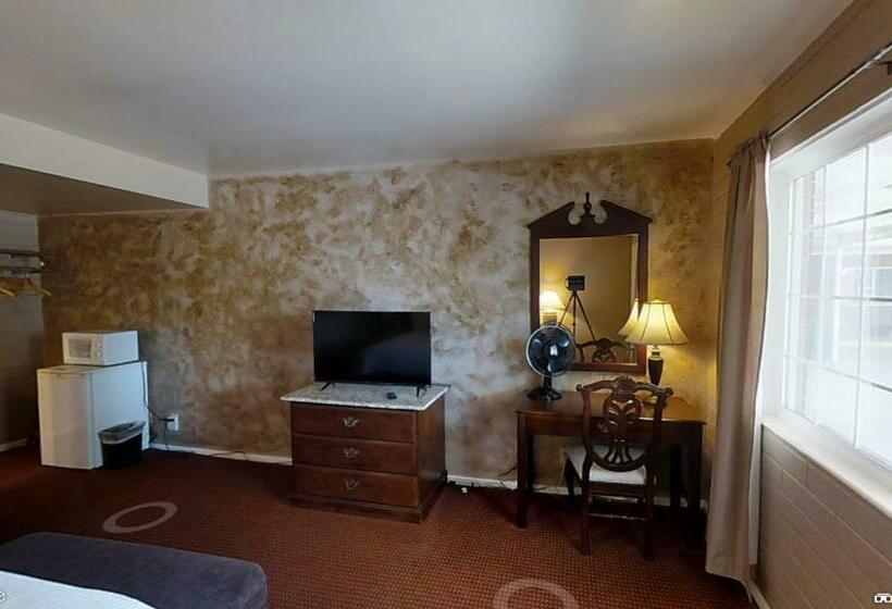 キングサイズベッドのスタンダードルーム, Delano Motel & Rv Park Beaver