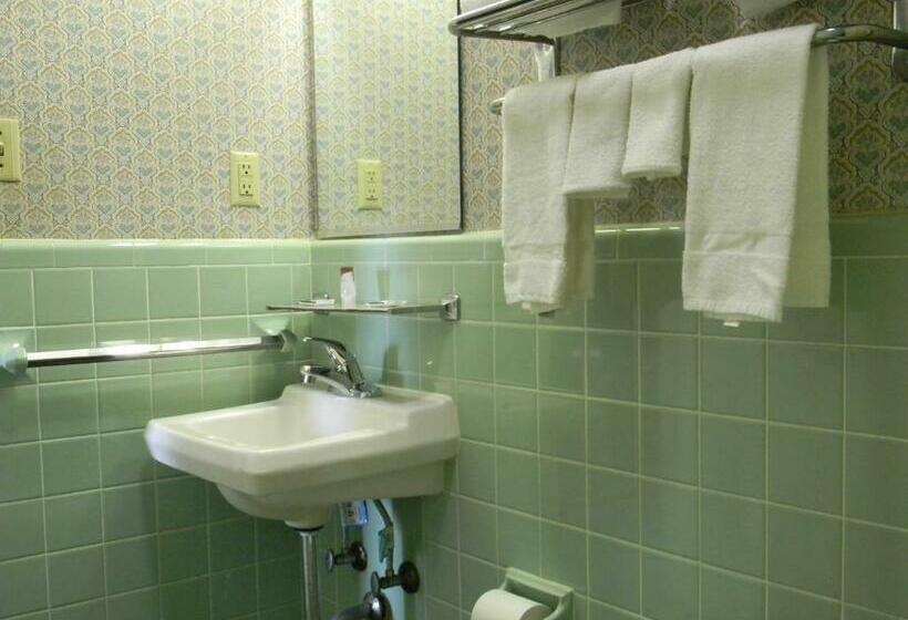 带2个双人床的标准工作室, Fairfax Motel