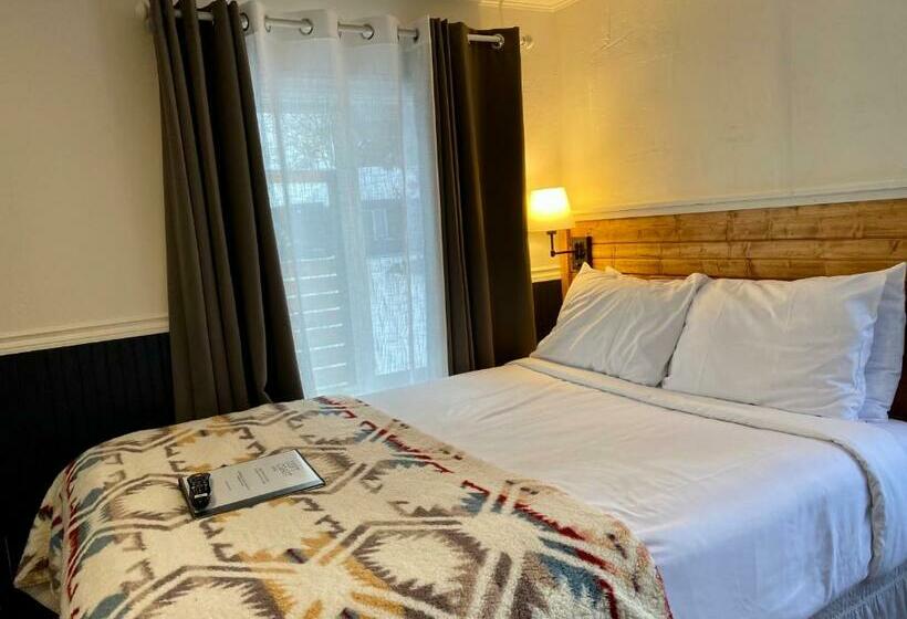 Standard Szoba, Left Coast Lodge