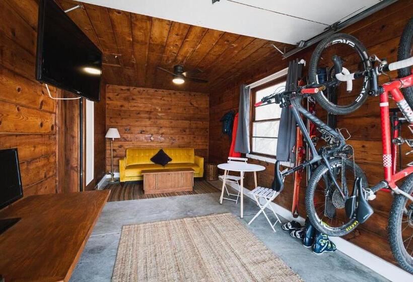 Deluxe Suite King-Size Franciággyal, Left Coast Lodge