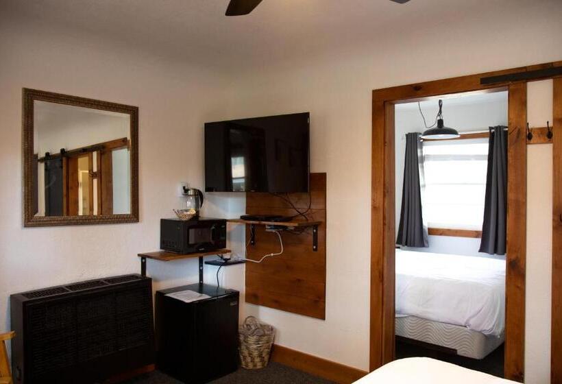 标准间, Left Coast Lodge