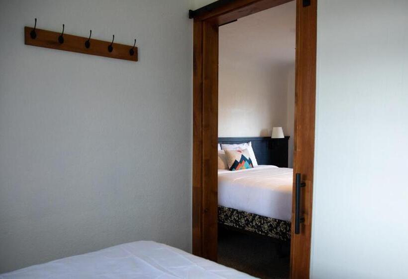 Standard Szoba, Left Coast Lodge