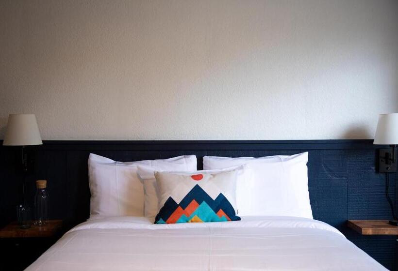 Standard Szoba, Left Coast Lodge