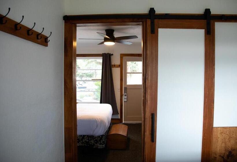 Standard Szoba, Left Coast Lodge