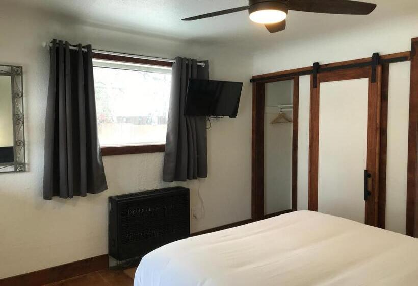 Lakosztály, Left Coast Lodge