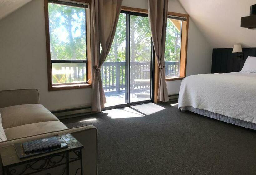 Lakosztály Erkéllyel, Left Coast Lodge