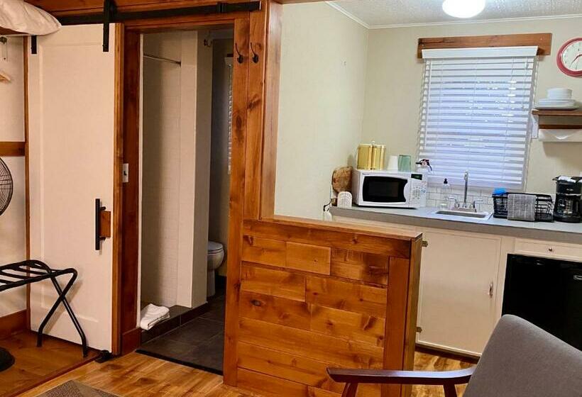 Standard Szoba, Left Coast Lodge