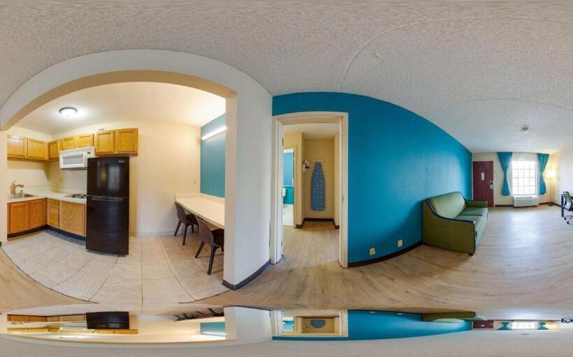 带大床的套房, One Life Studio And Suites