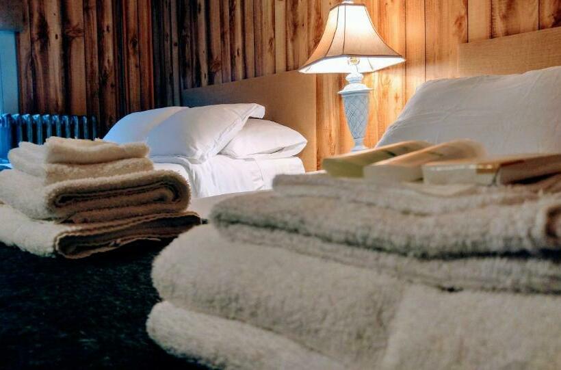 スタンダードルーム, Pine Hill Arms