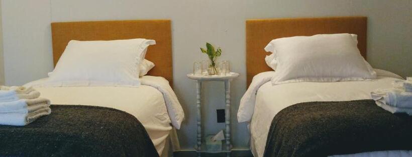 スタンダードトリプルルーム, Pine Hill Arms