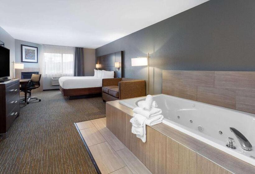 מיטת קינג בסוויטה, Wingate By Wyndham Wisconsin Dells Waterpark