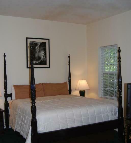 스탠다드 룸 킹사이즈 침대, 5th Street Inn