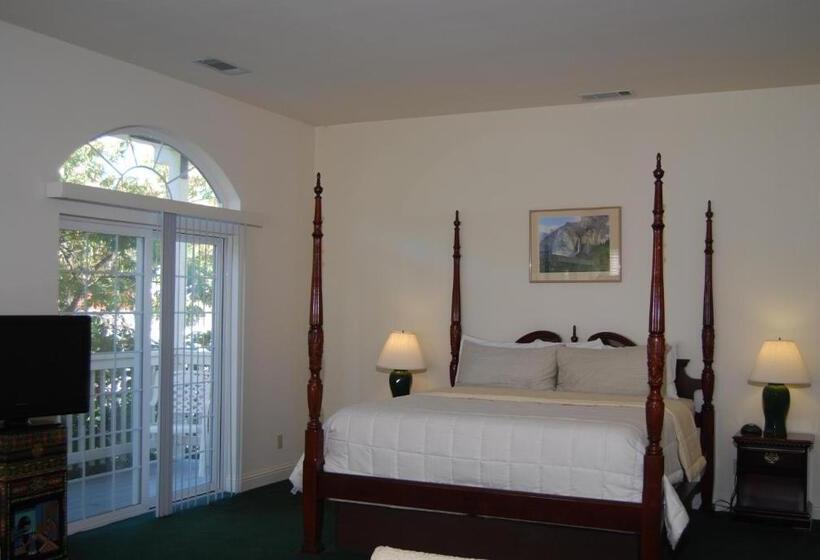 스탠다드 룸 킹사이즈 침대, 5th Street Inn