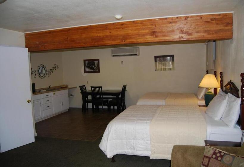 스탠다드 스튜디오, 5th Street Inn