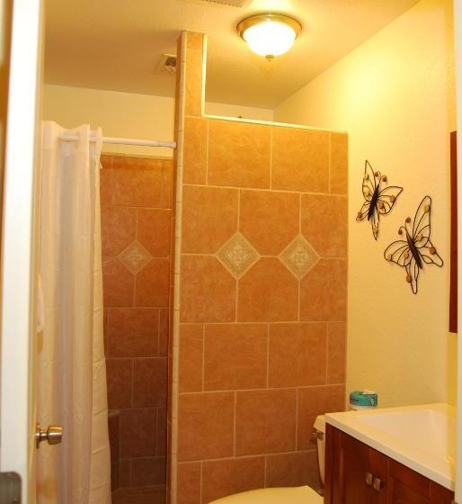 디럭스 스튜디오, 5th Street Inn