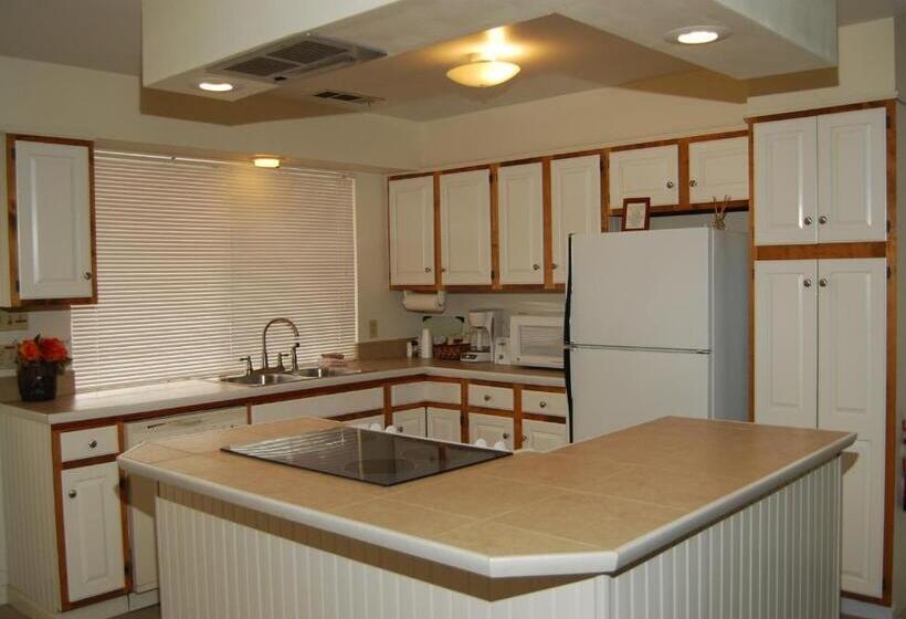 디럭스 스튜디오, 5th Street Inn