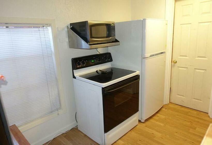 패밀리 스튜디오, Big Meadow Lodge