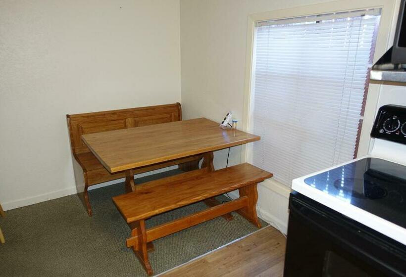 패밀리 스튜디오, Big Meadow Lodge