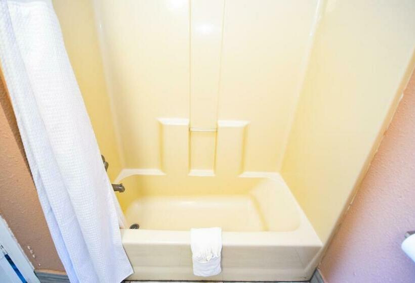 غرفه قياسيه سريرين مزدوجين, Economy Inn Beebe