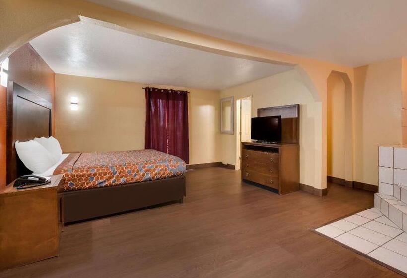 חדר סטנדרט עם מיטת קינג, Rodeway Inn & Suites East