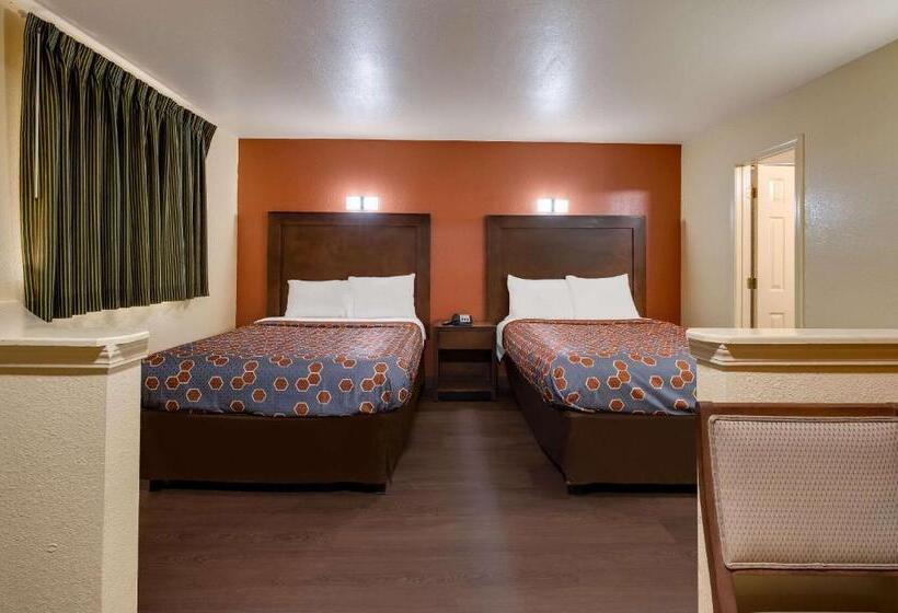 4인용 스탠다드 룸, Rodeway Inn & Suites East