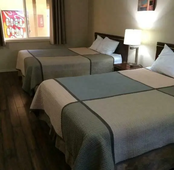 ファミリールーム, Townhouse Inn & Suites