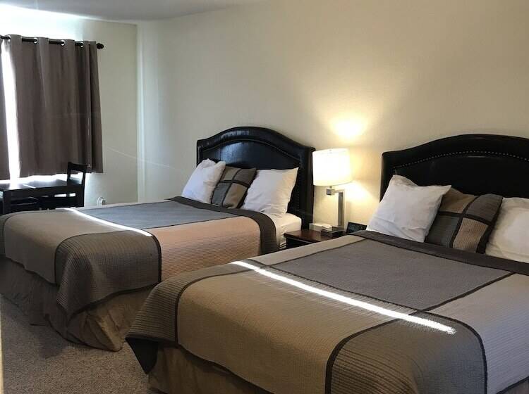 غرفة عائلية, Townhouse Inn & Suites