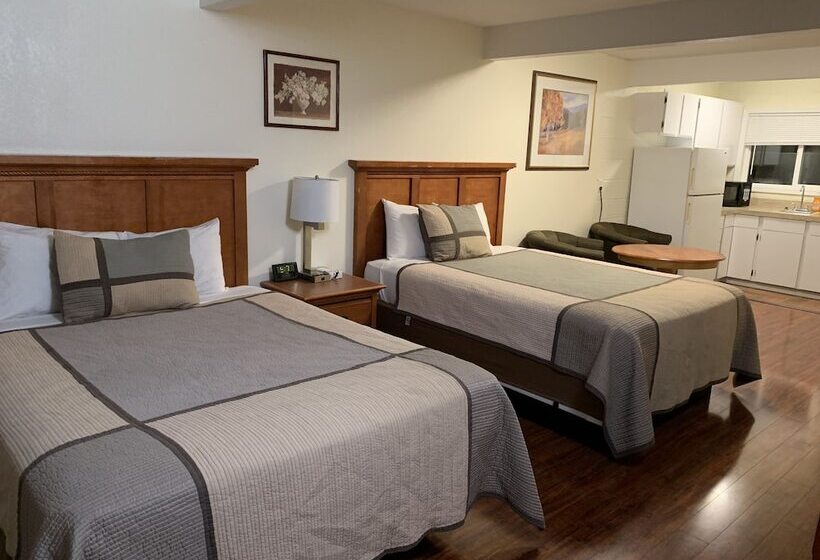 غرفة عائلية, Townhouse Inn & Suites