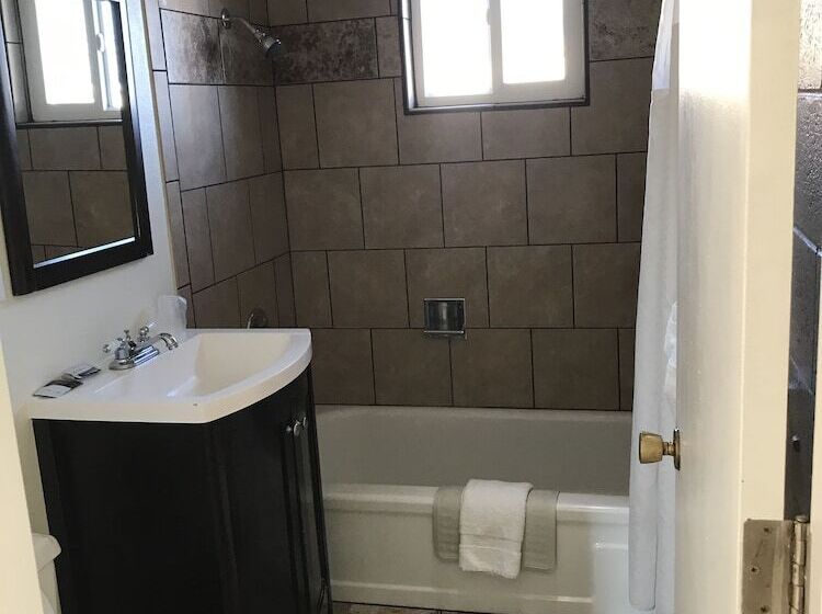 غرفة عائلية, Townhouse Inn & Suites