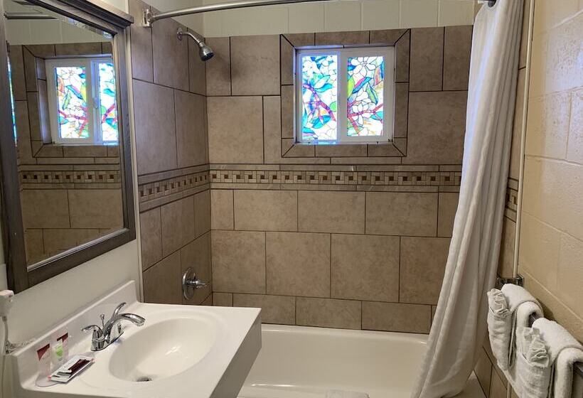 غرفة عائلية, Townhouse Inn & Suites