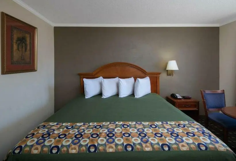 Standard-huone King-vuode, Travelodge By Wyndham Orangeburg