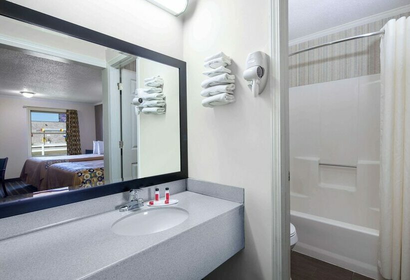 غرفه قياسيه سريرين مزدوجين, Travelodge By Wyndham Orangeburg