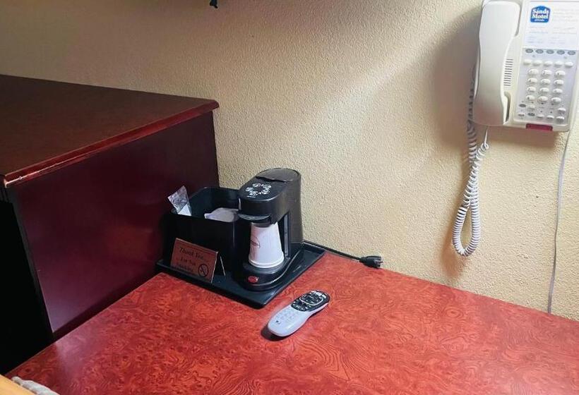 غرفة قياسية ثلاثية, Sands Motel