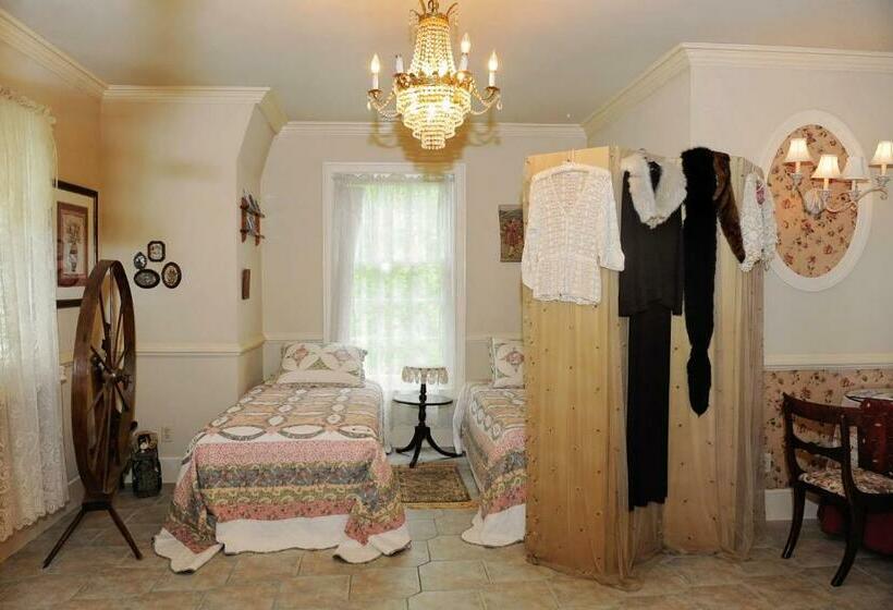 מיטת קינג בסוויטה, A Walk In The Woods Bed And Breakfast