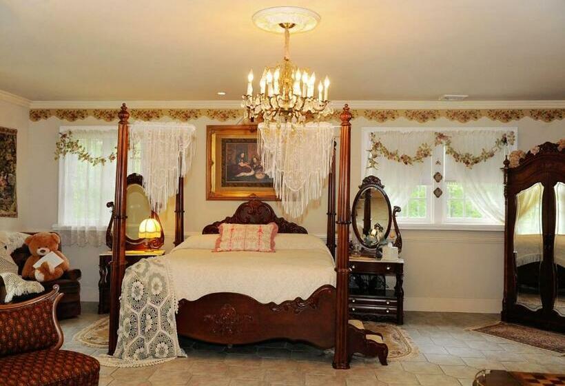 מיטת קינג בסוויטה, A Walk In The Woods Bed And Breakfast